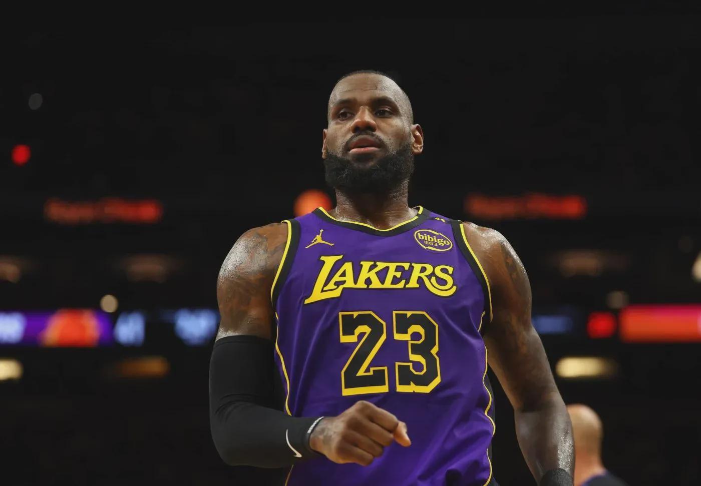 詹姆斯想离开了！湖人到底做了什么让他感到被冷落？